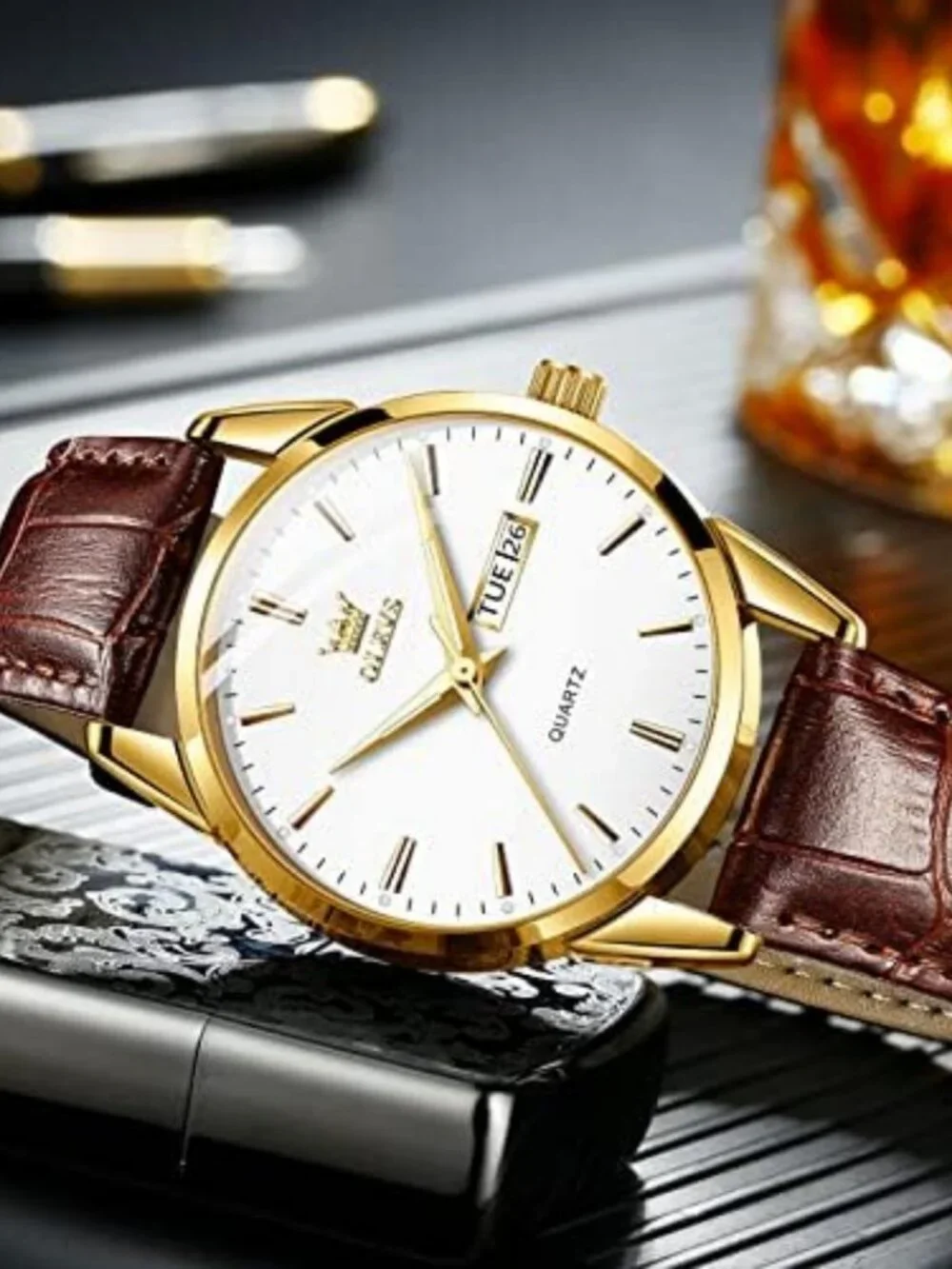 Stylish Casual Leather Watch for Men, Easy-to-Read Quartz, Waterproof Design